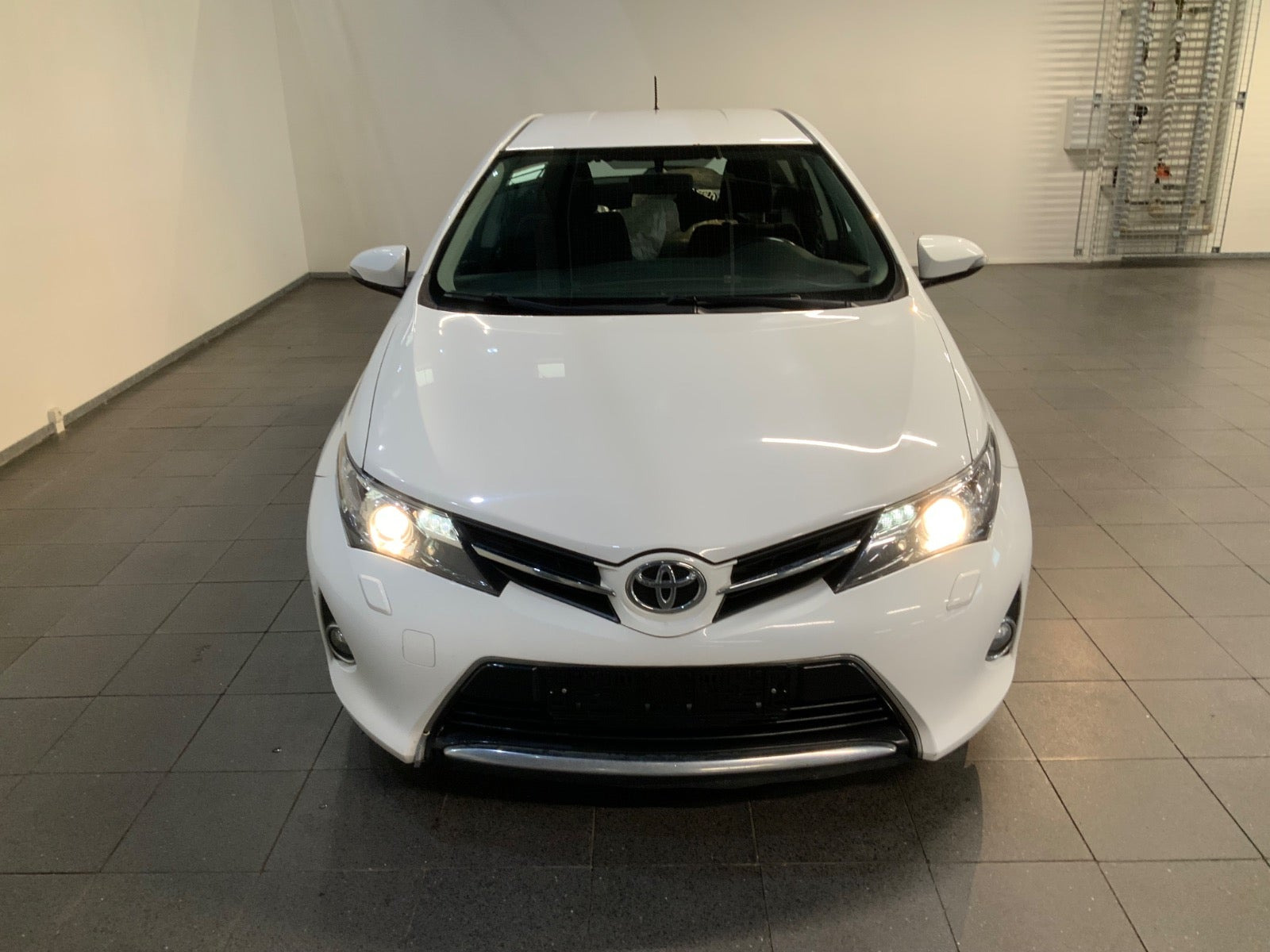 Hvid Toyota Auris fra 2012
