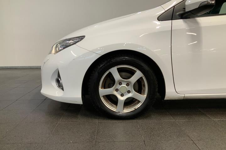 Hvid Toyota Auris fra 2012