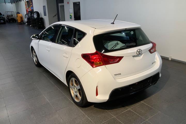 Hvid Toyota Auris fra 2012