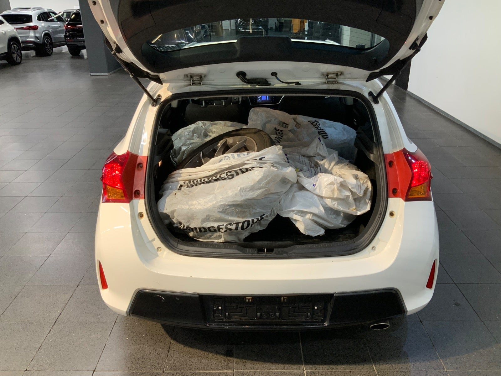 Hvid Toyota Auris fra 2012