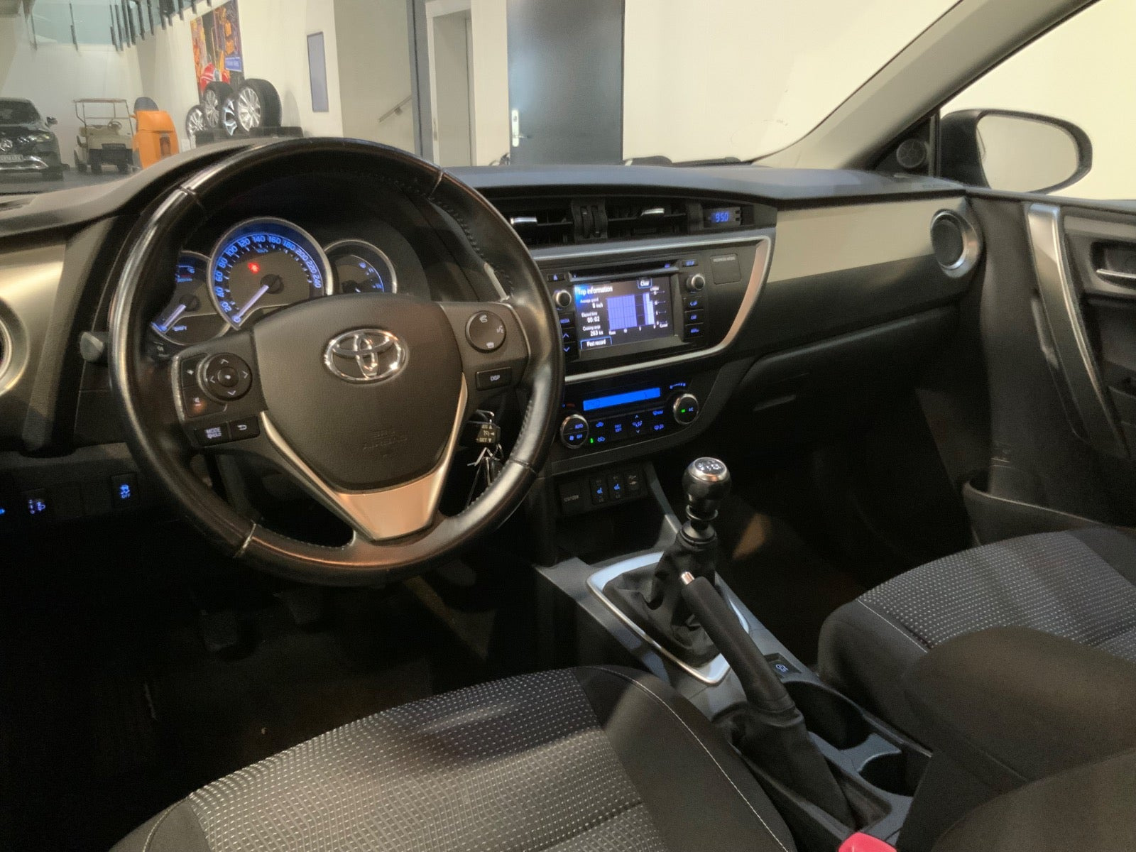Hvid Toyota Auris fra 2012