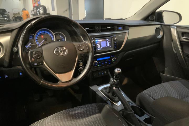 Hvid Toyota Auris fra 2012