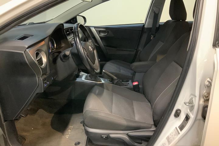 Hvid Toyota Auris fra 2012