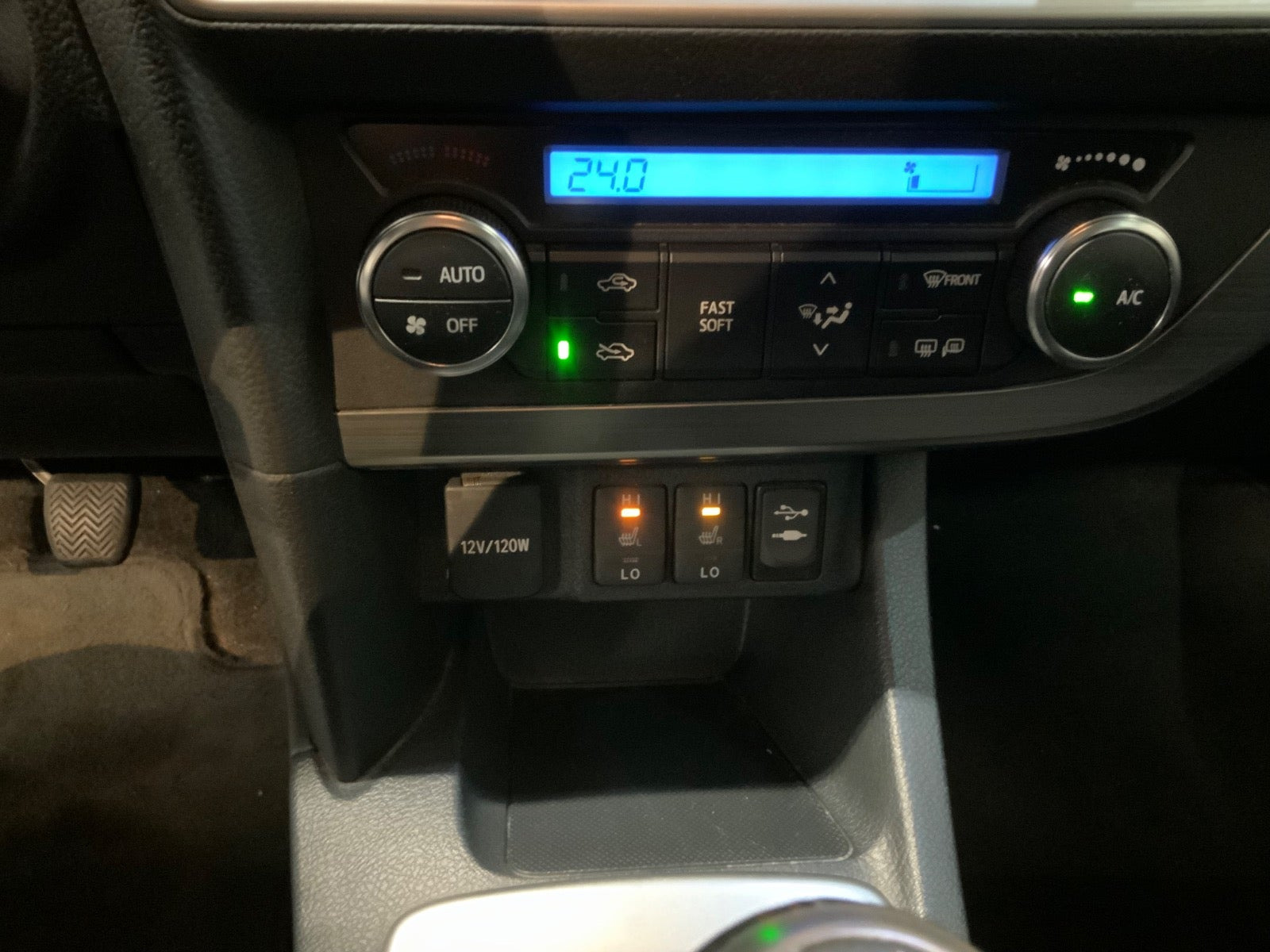 Hvid Toyota Auris fra 2012