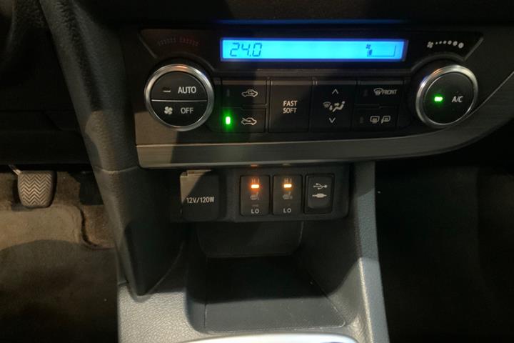 Hvid Toyota Auris fra 2012