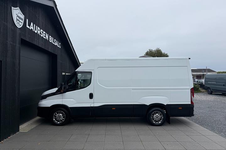 Hvid Iveco Daily fra 2022