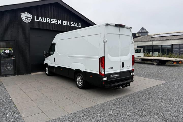 Hvid Iveco Daily fra 2022