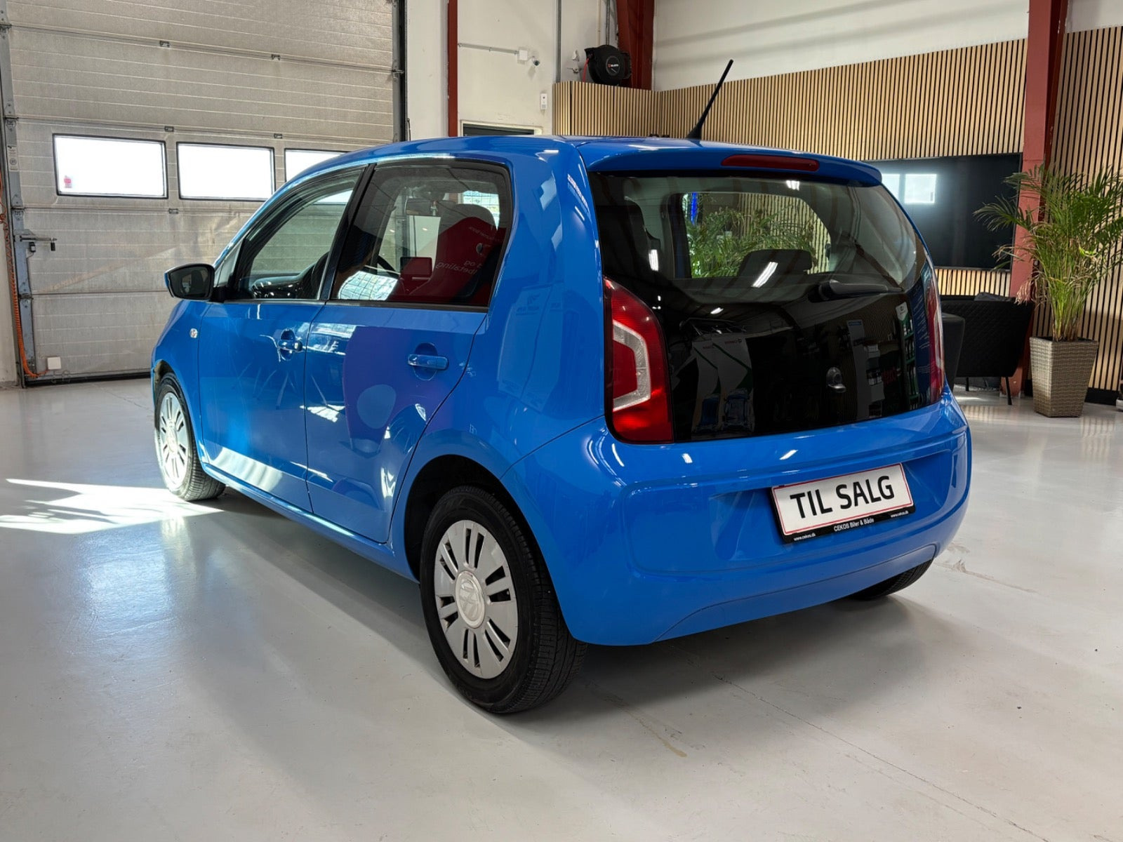 Blå VW UP! fra 2016
