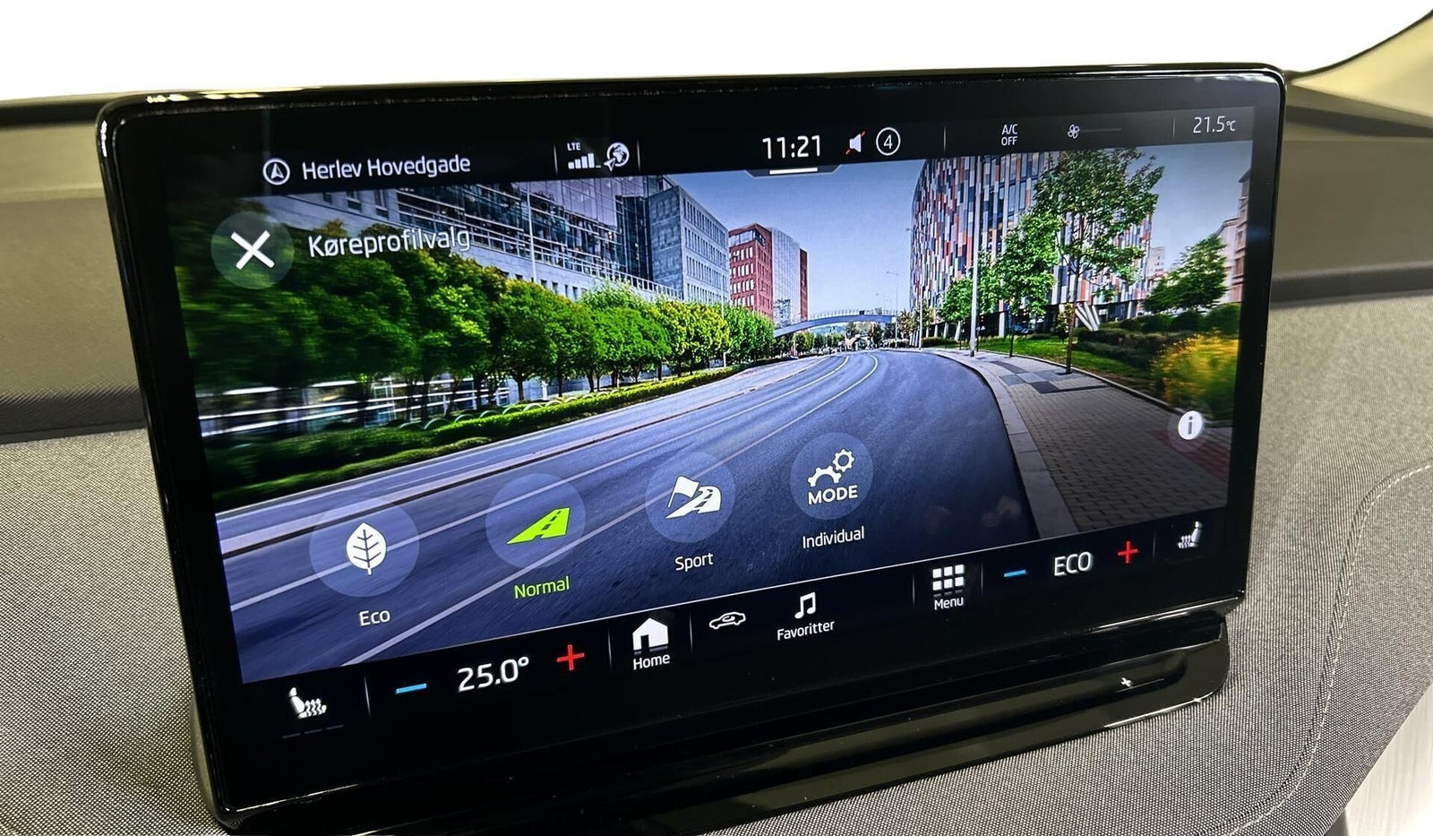 Hvid Skoda Enyaq fra 2022