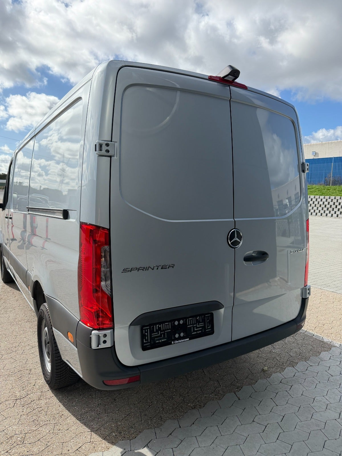 Sølv Mercedes Sprinter 317 fra 2024