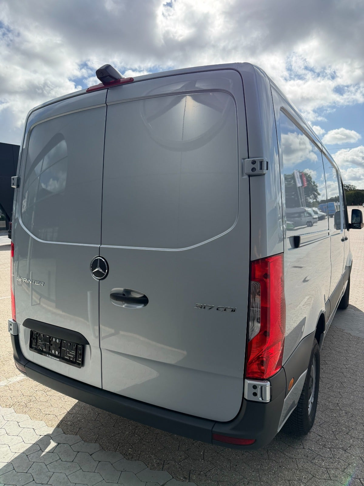 Sølv Mercedes Sprinter 317 fra 2024