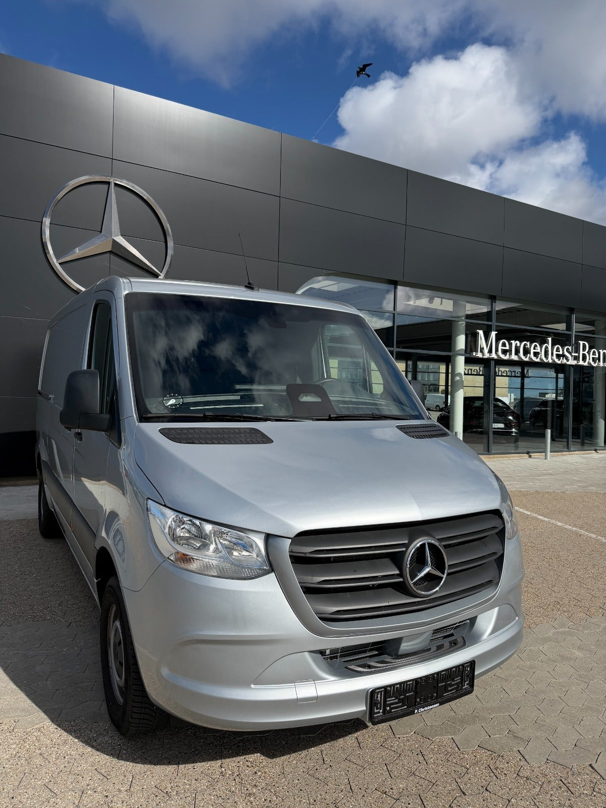 Sølv Mercedes Sprinter 317 fra 2024