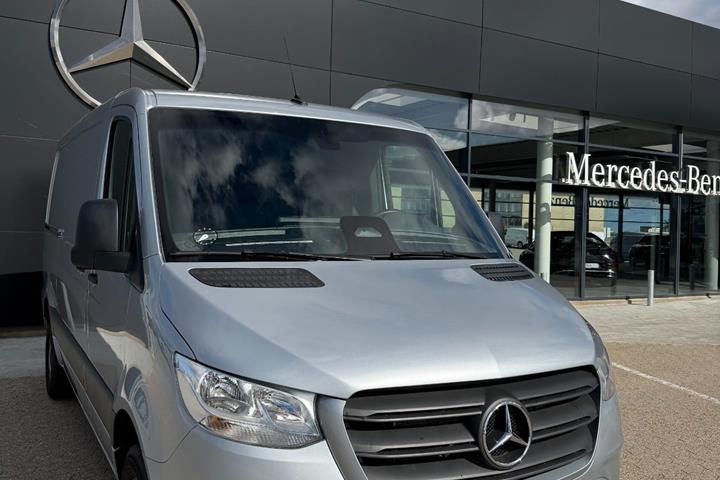 Sølv Mercedes Sprinter 317 fra 2024