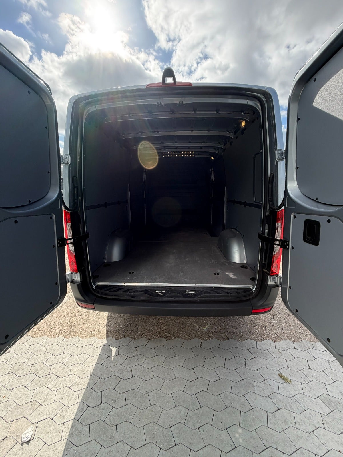 Sølv Mercedes Sprinter 317 fra 2024