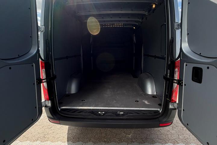 Sølv Mercedes Sprinter 317 fra 2024