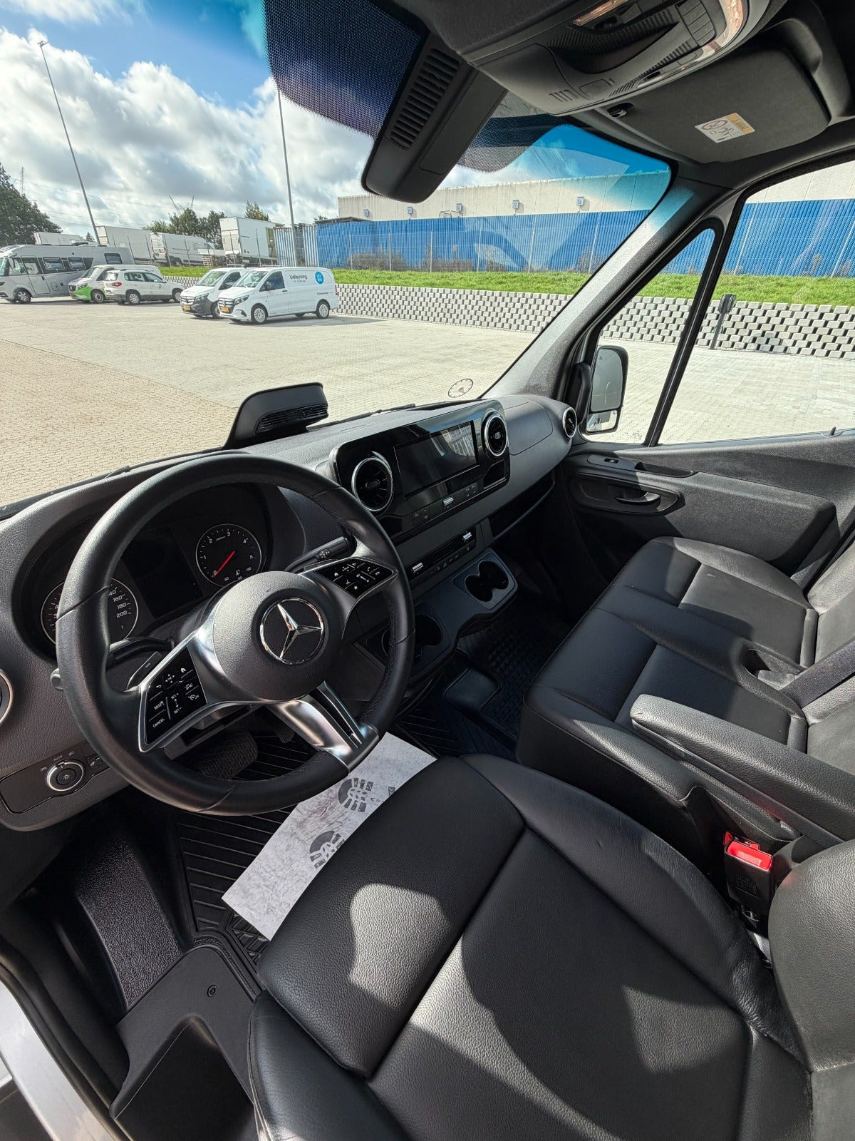 Sølv Mercedes Sprinter 317 fra 2024