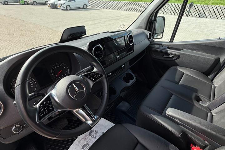 Sølv Mercedes Sprinter 317 fra 2024