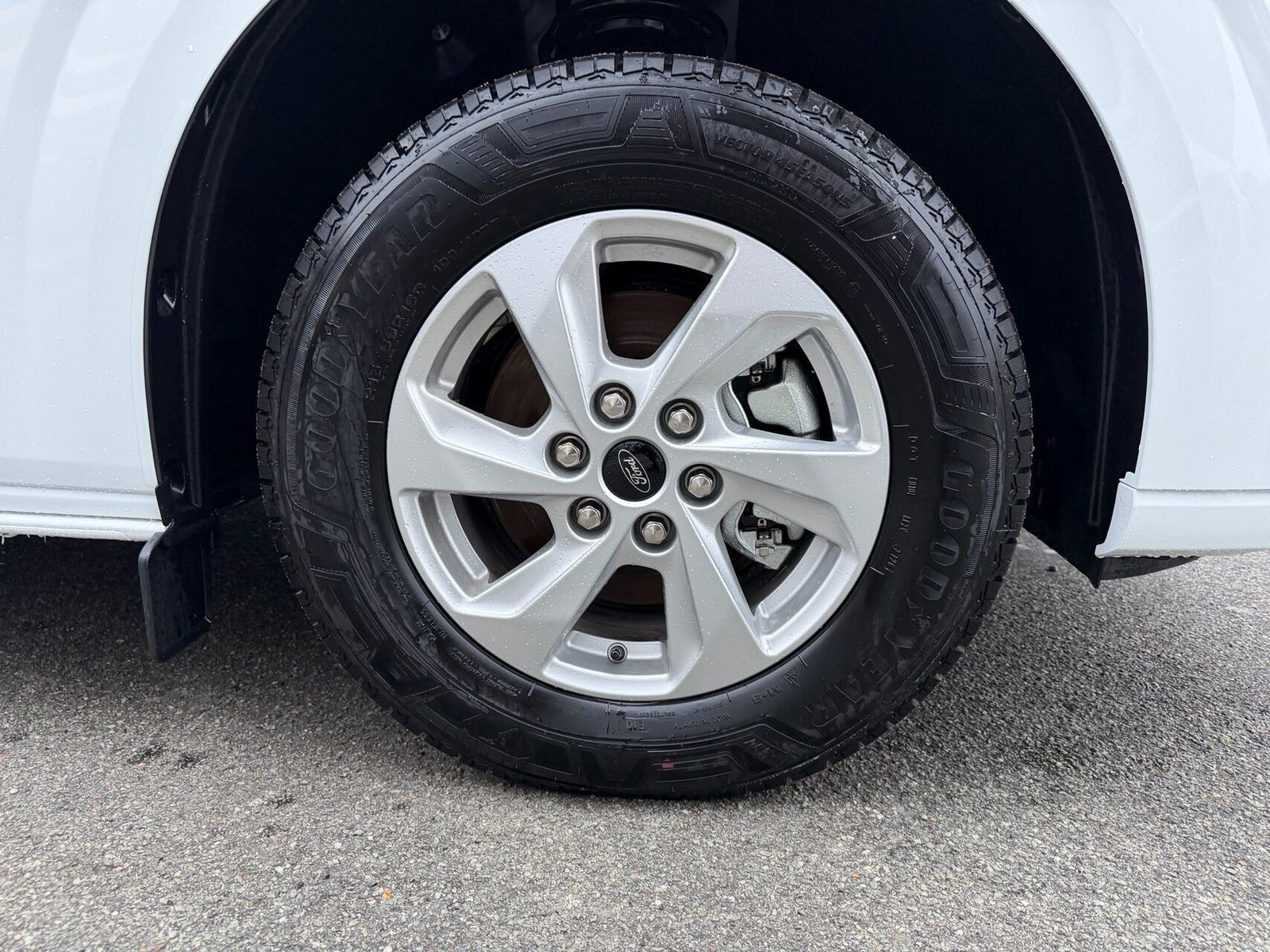 Hvid Ford E-Transit Custom 340 L2 fra 2026