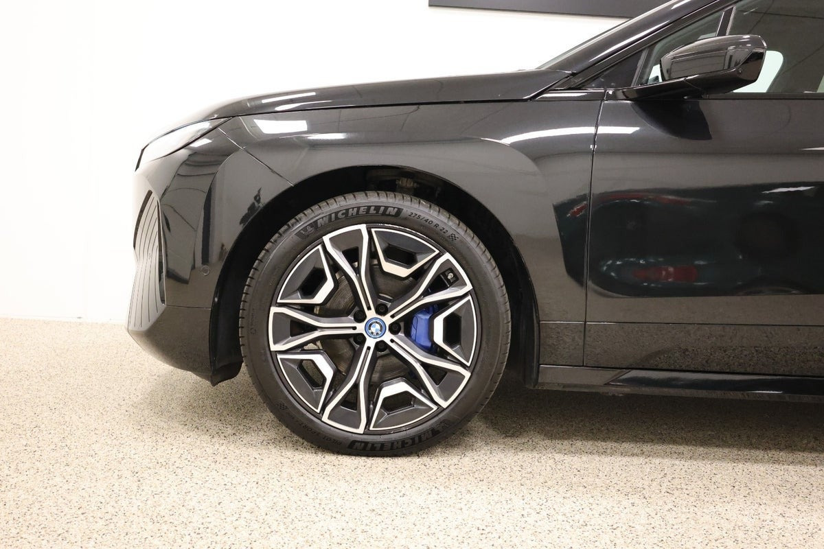 Sort BMW iX fra 2022