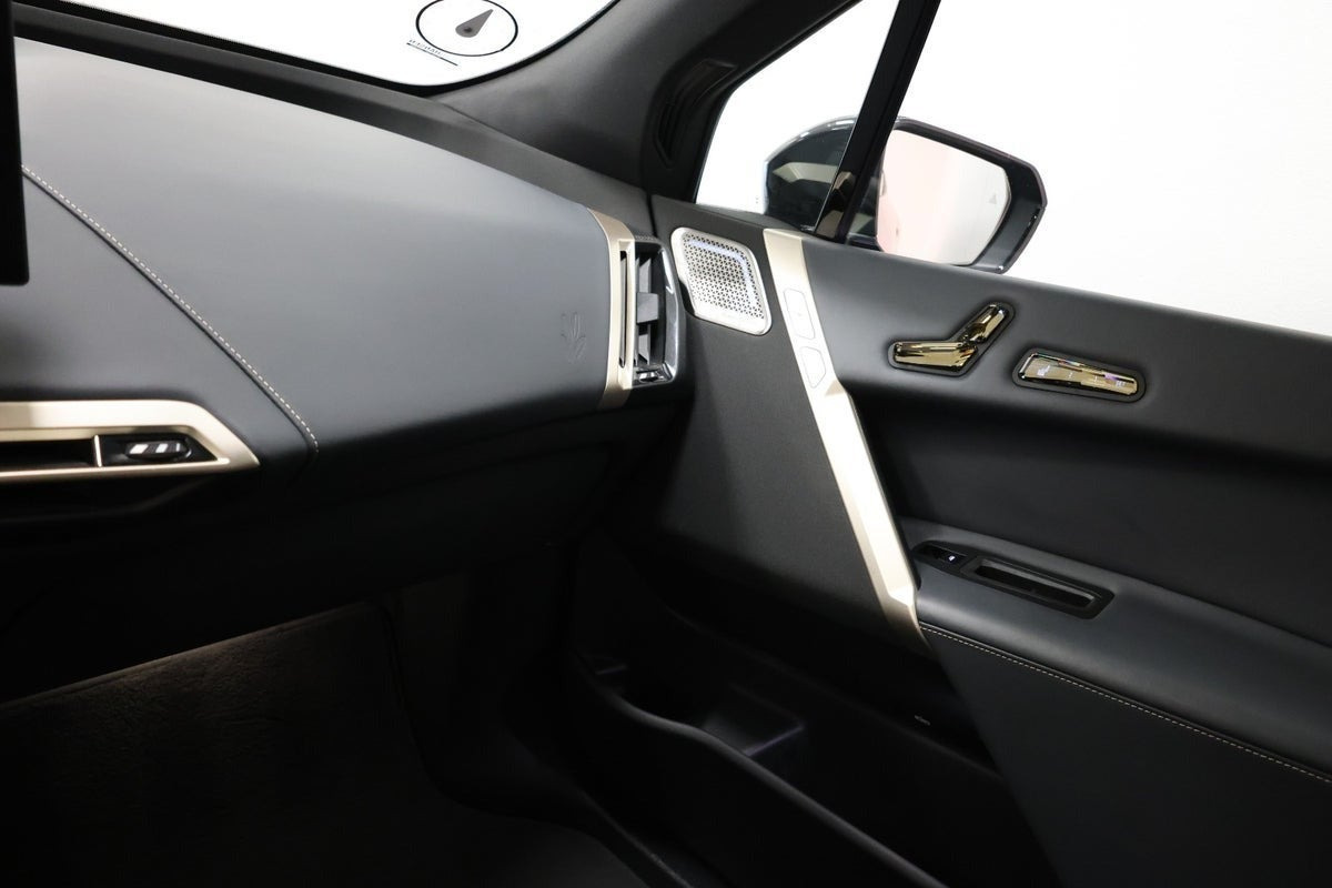 Sort BMW iX fra 2022