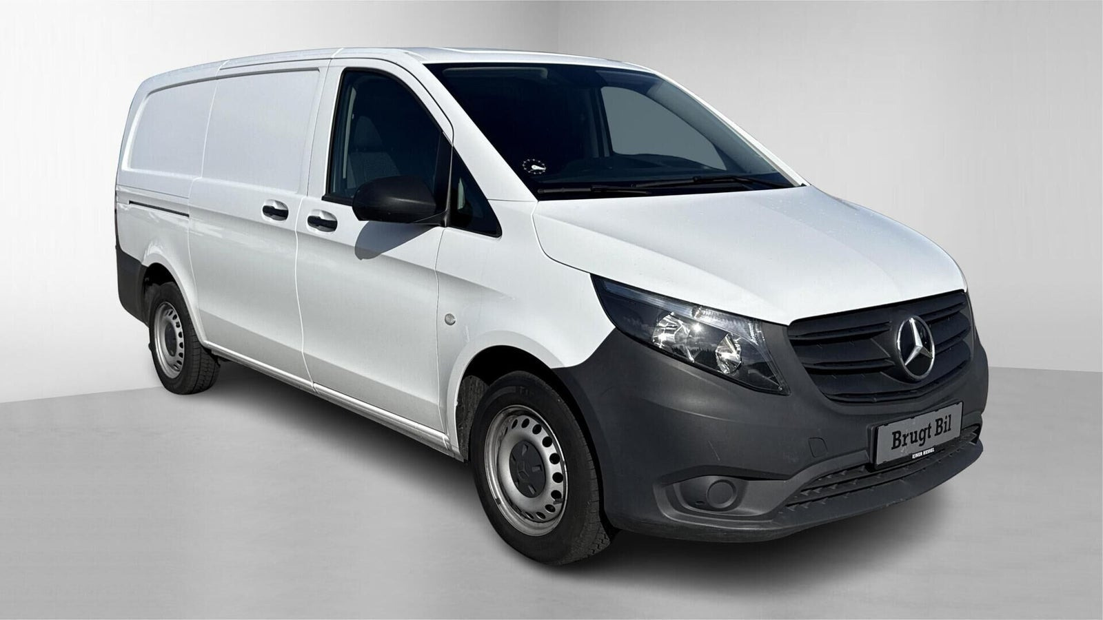 Hvid Mercedes Vito 114 fra 2022
