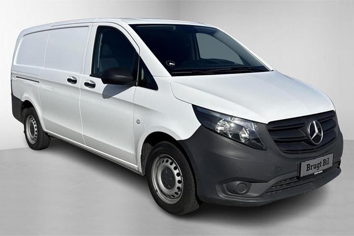 Hvid Mercedes Vito 114 fra 2022