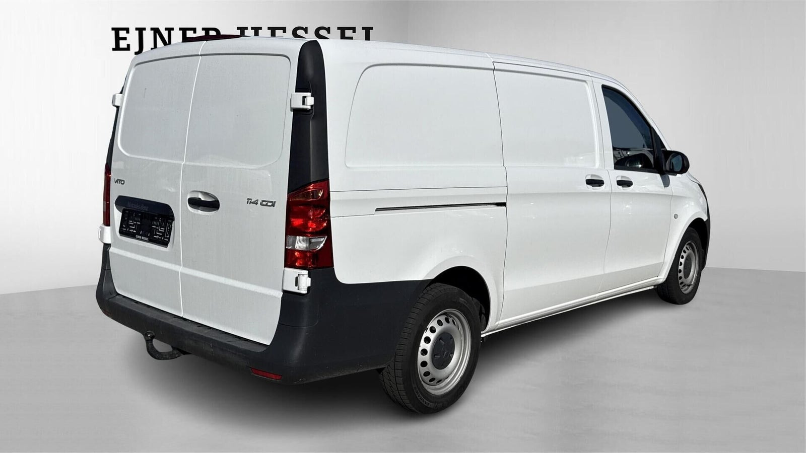 Hvid Mercedes Vito 114 fra 2022
