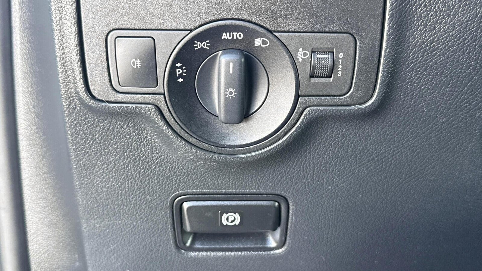 Hvid Mercedes Vito 114 fra 2022