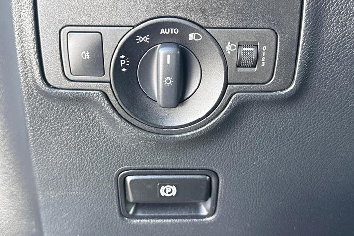 Hvid Mercedes Vito 114 fra 2022