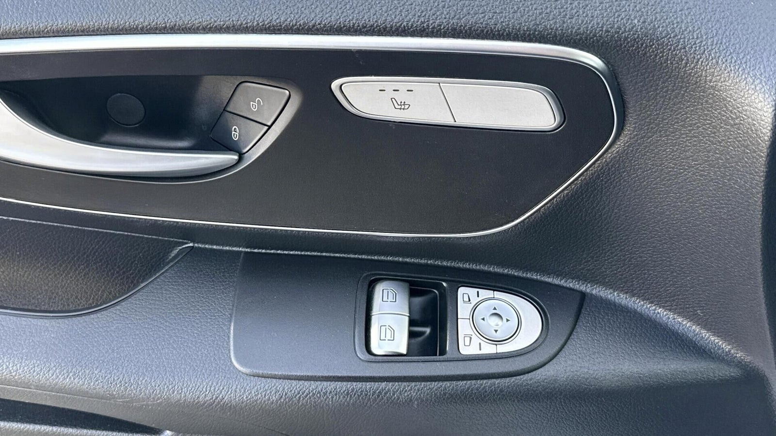 Hvid Mercedes Vito 114 fra 2022