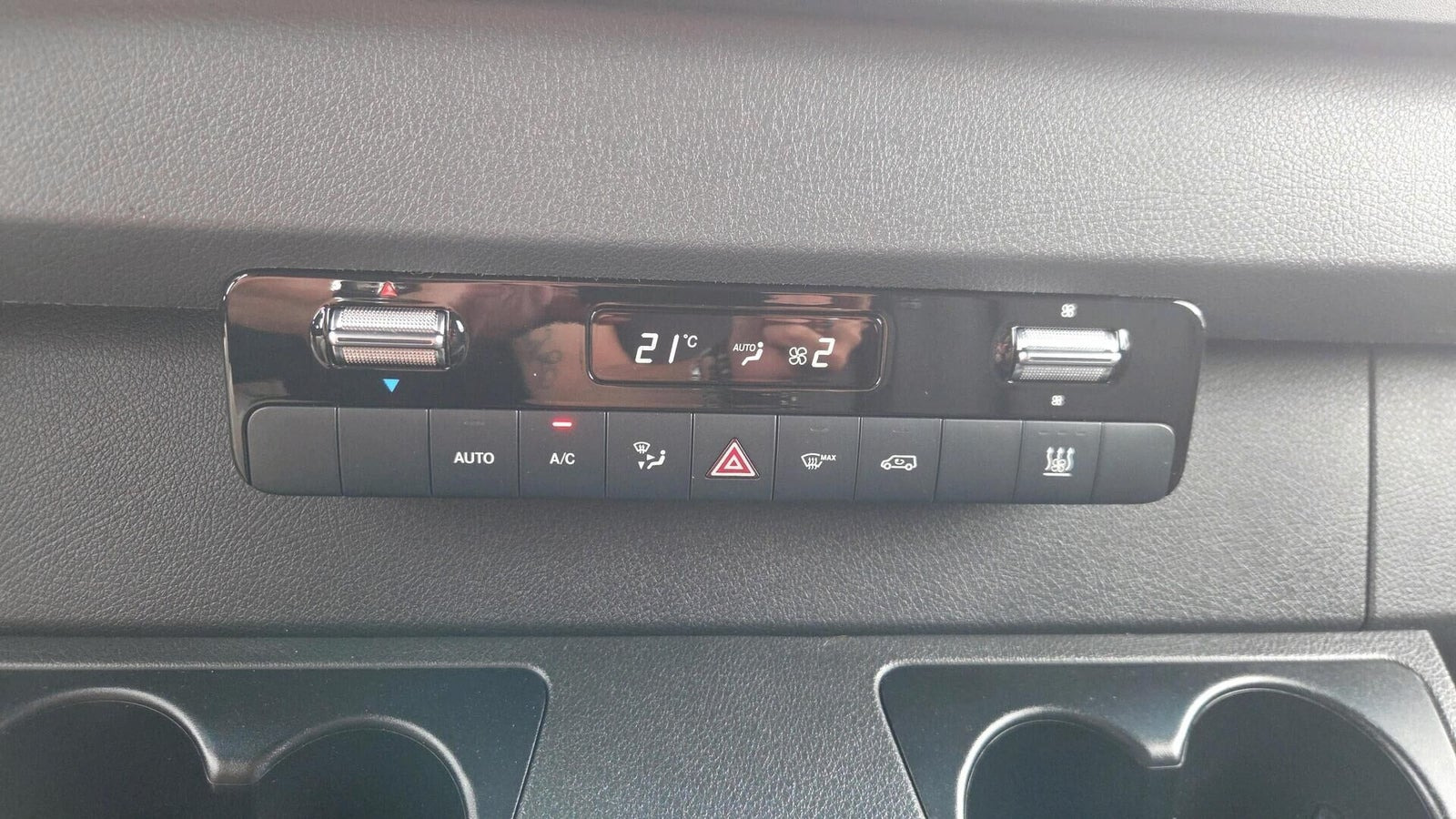 Hvid Mercedes Sprinter 215 fra 2023