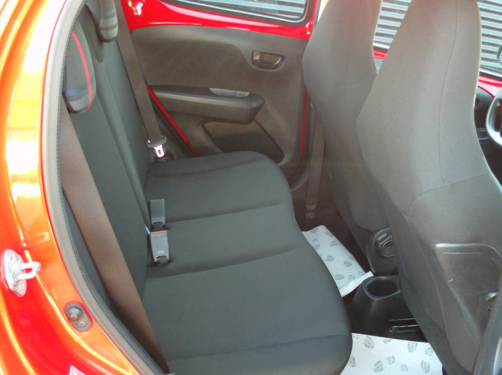 Rød Peugeot 108 fra 2014