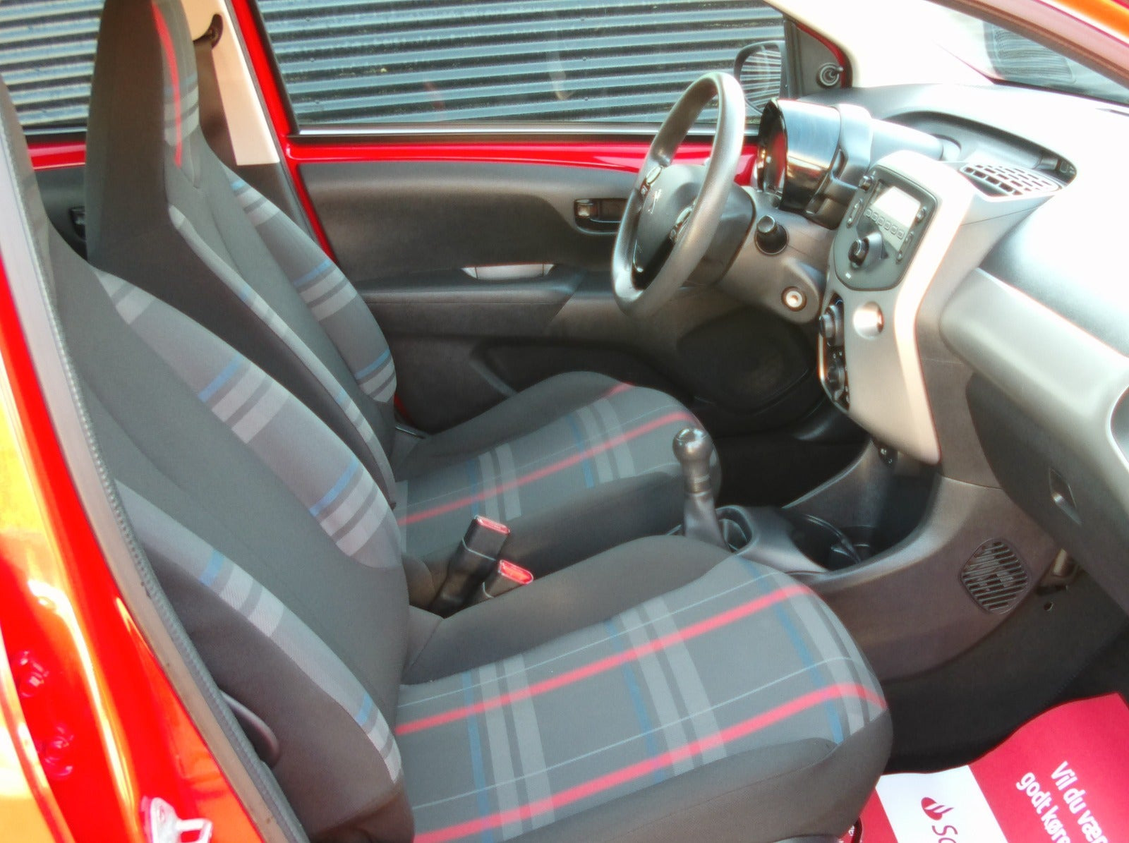 Rød Peugeot 108 fra 2014