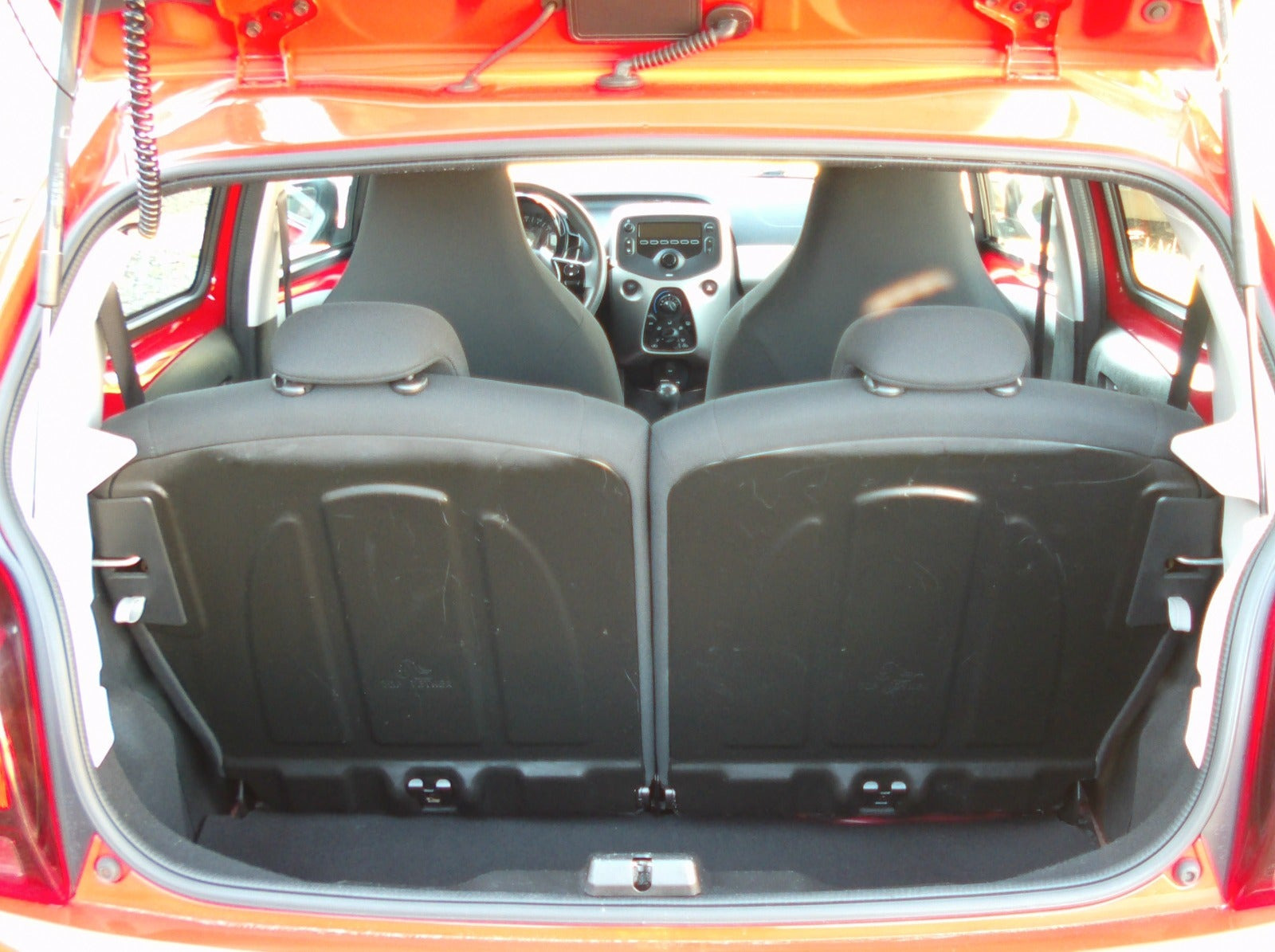 Rød Peugeot 108 fra 2014