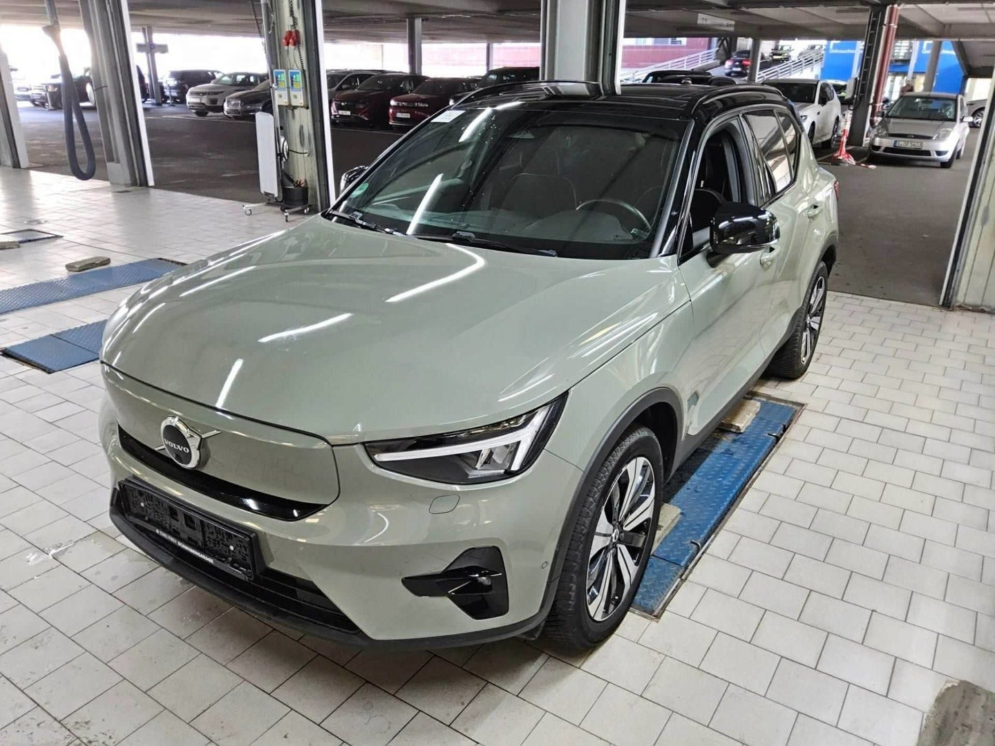 Grøn Volvo XC40 fra 2023