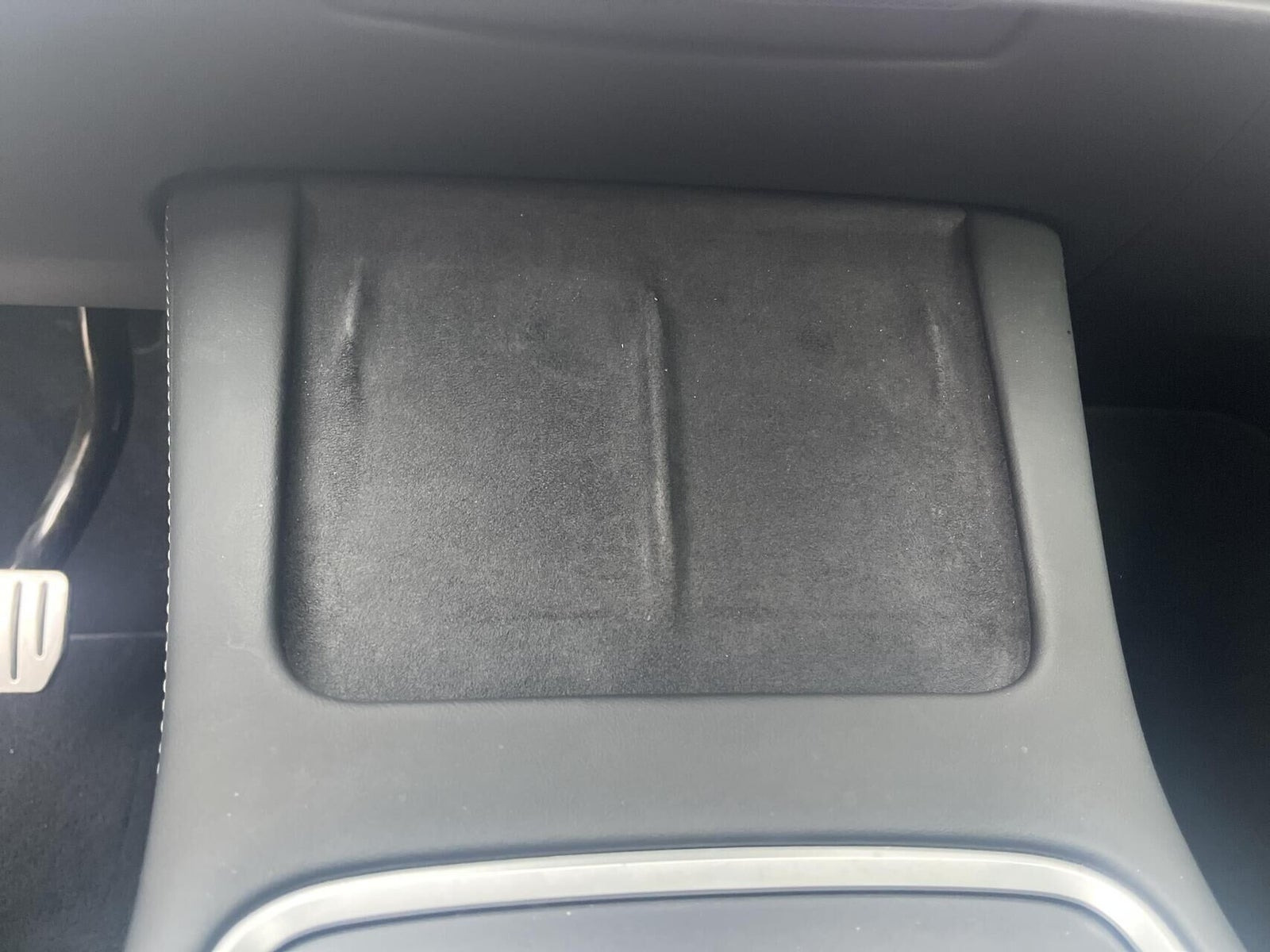 Sort Tesla Model Y fra 2022