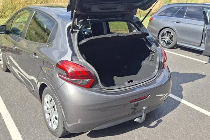 Grå Peugeot 208 fra 2019