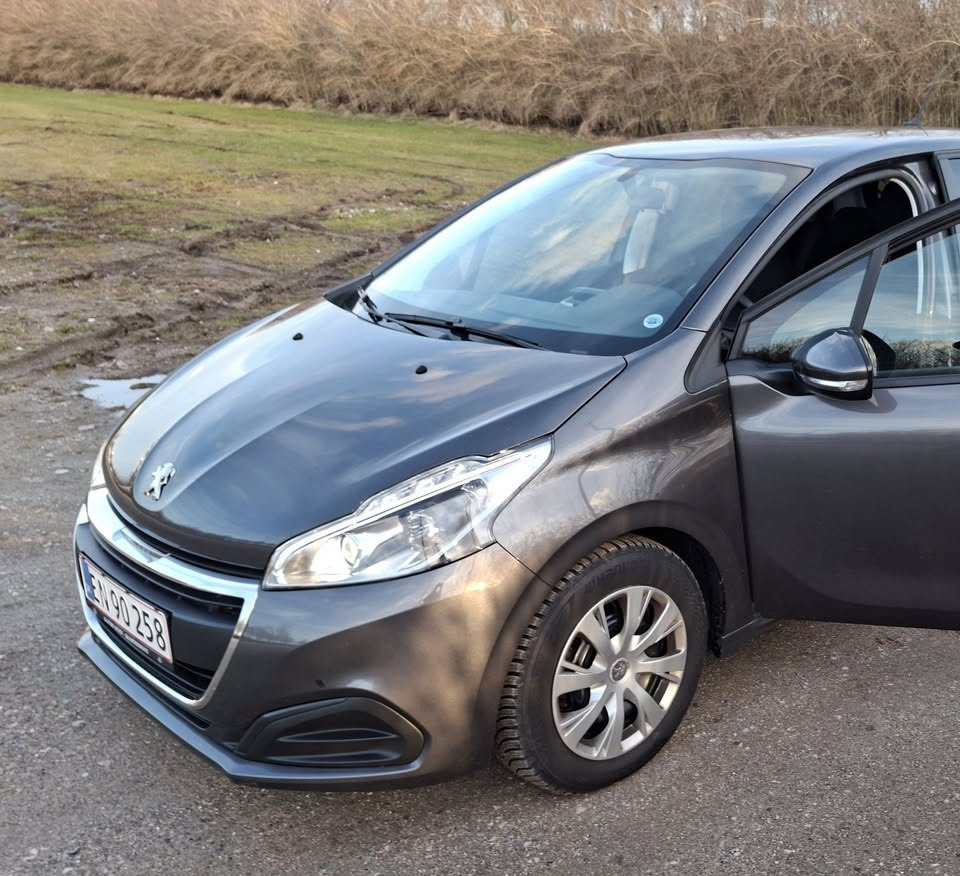 Grå Peugeot 208 fra 2019