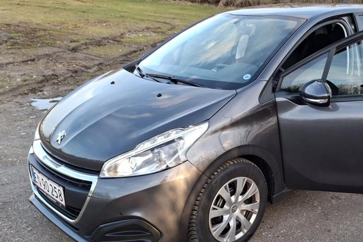 Grå Peugeot 208 fra 2019