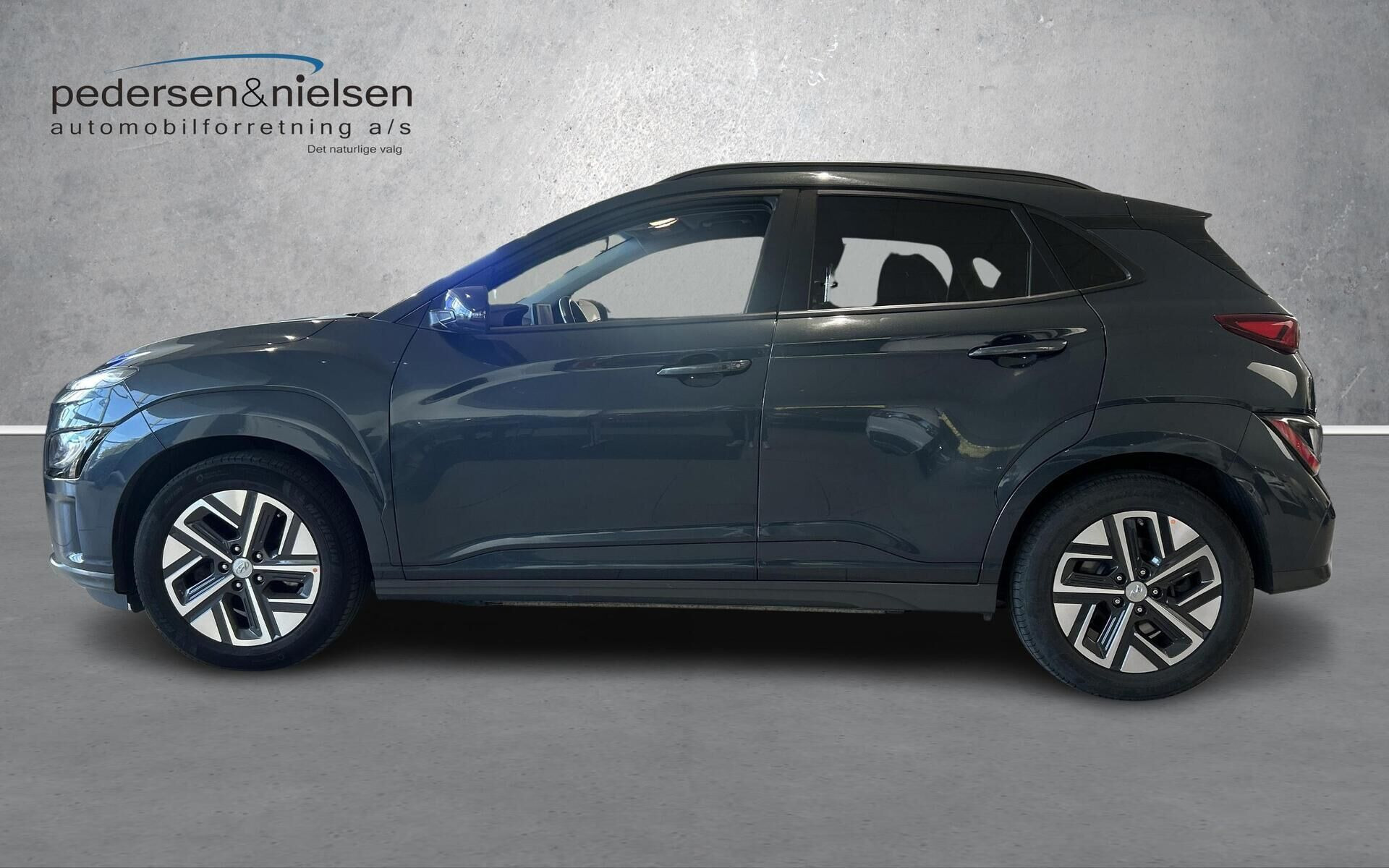 Blå Hyundai Kona fra 2022