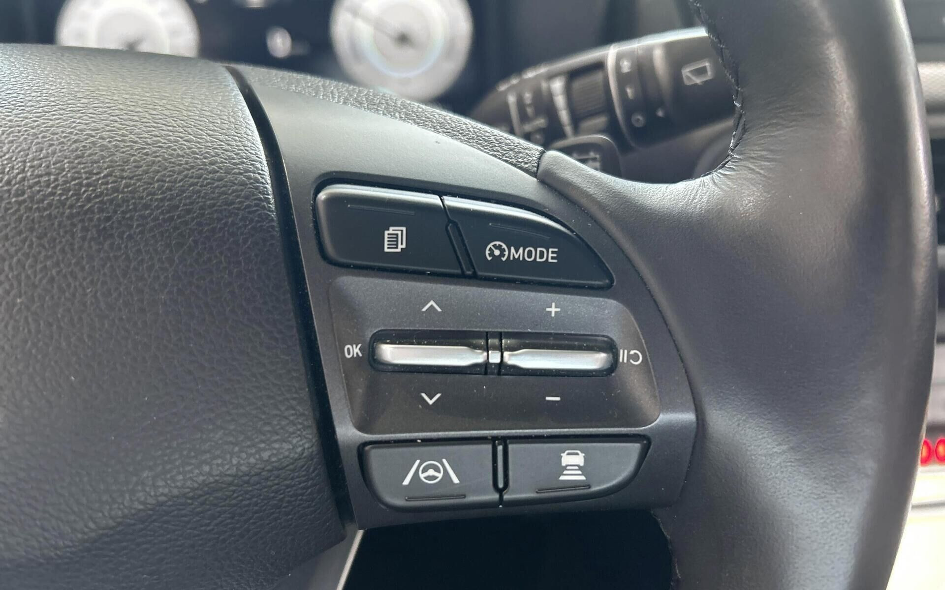 Blå Hyundai Kona fra 2022