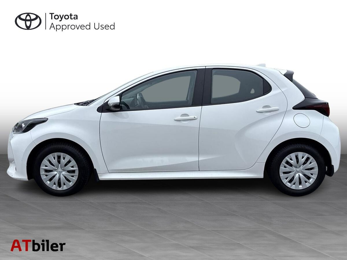 Hvid Toyota Yaris fra 2022