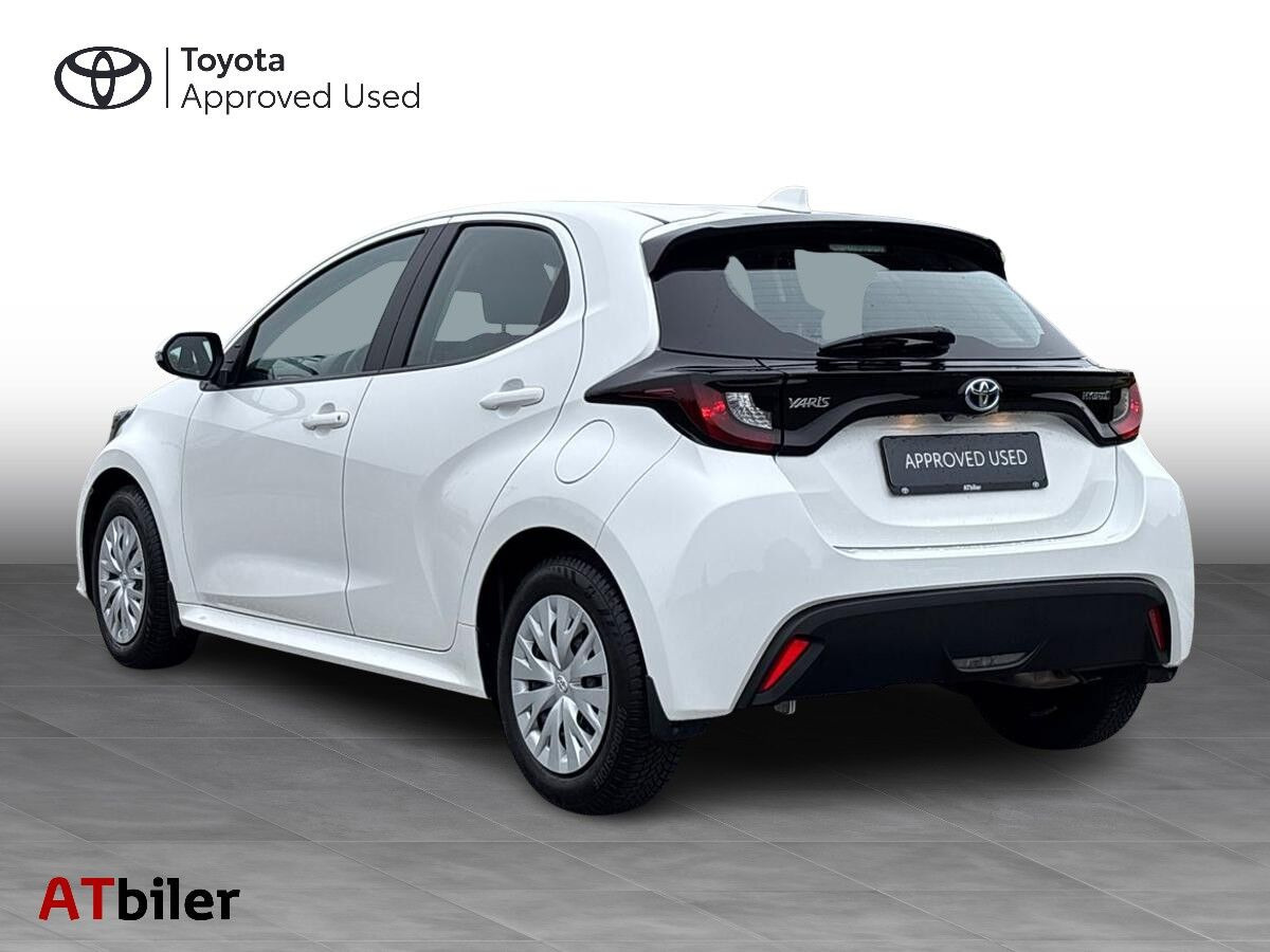 Hvid Toyota Yaris fra 2022