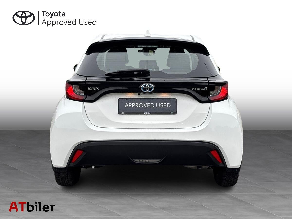Hvid Toyota Yaris fra 2022