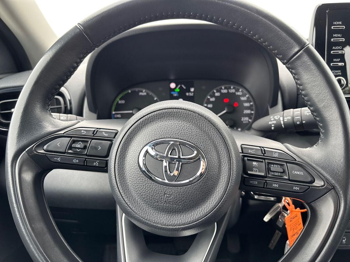 Hvid Toyota Yaris fra 2022