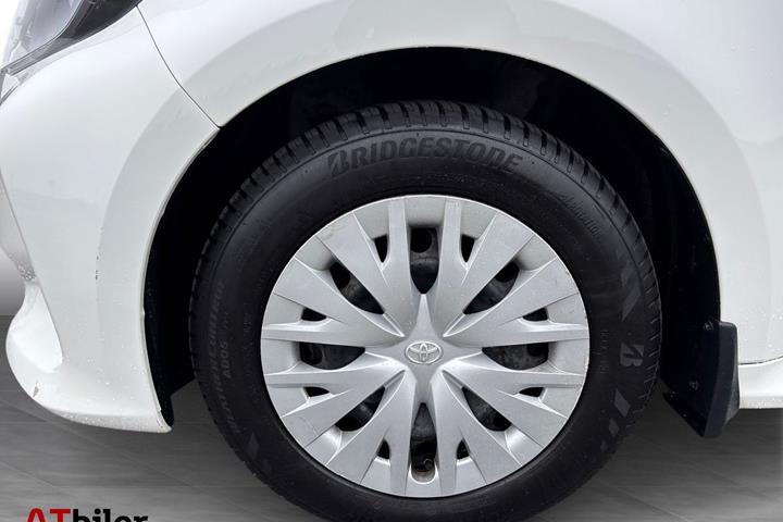 Hvid Toyota Yaris fra 2022
