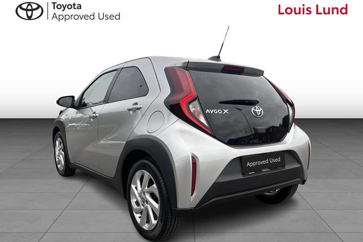 Sølv Toyota Aygo X fra 2023