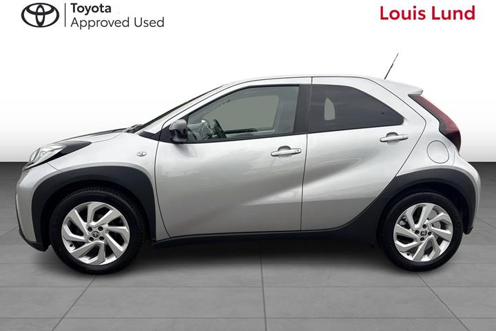Sølv Toyota Aygo X fra 2023