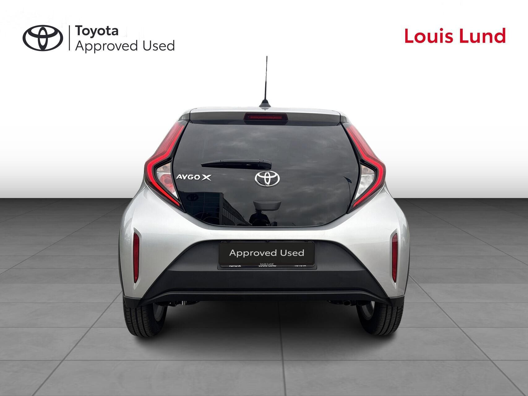 Sølv Toyota Aygo X fra 2023