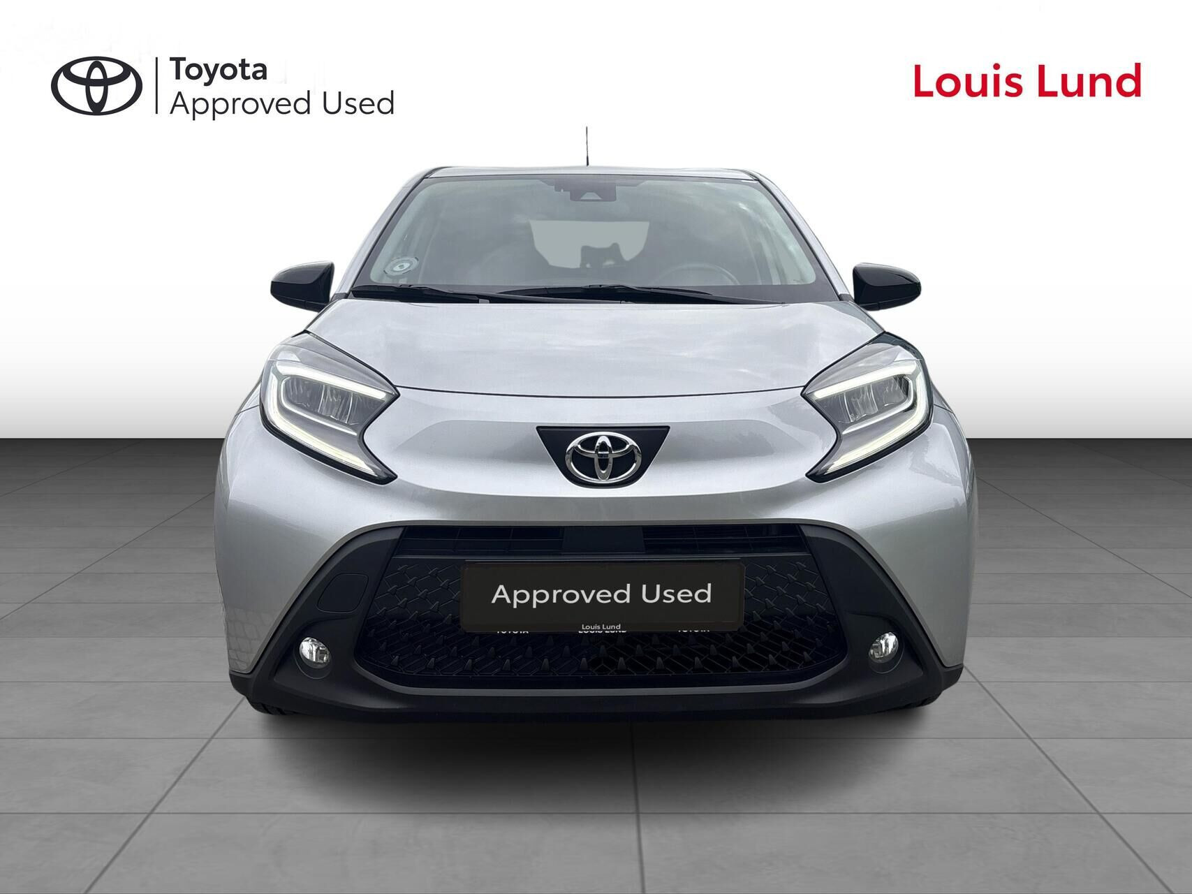 Sølv Toyota Aygo X fra 2023